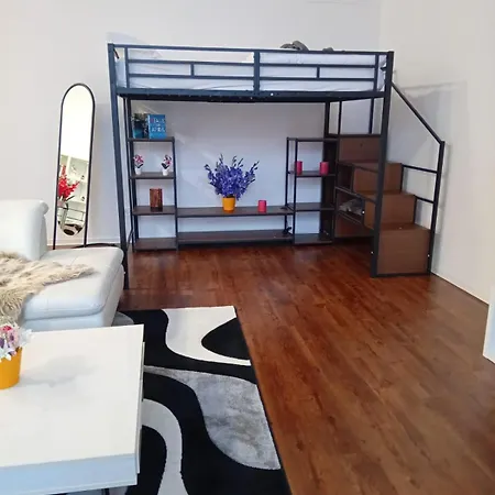 Urban Loft With Gallery & Xxl Sofa Bed Διαμέρισμα *